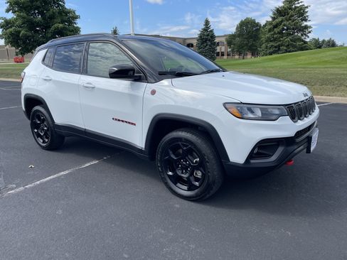 Used 2024 Jeep Compass Trailhawk AWD/4WD image 7