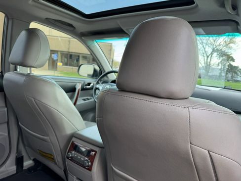 Used 2011 Toyota Highlander Limited w/ Tow Pkg image 34