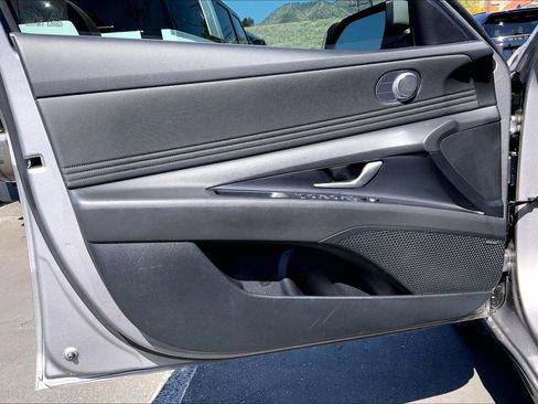Used 2024 Hyundai Elantra Limited image 20