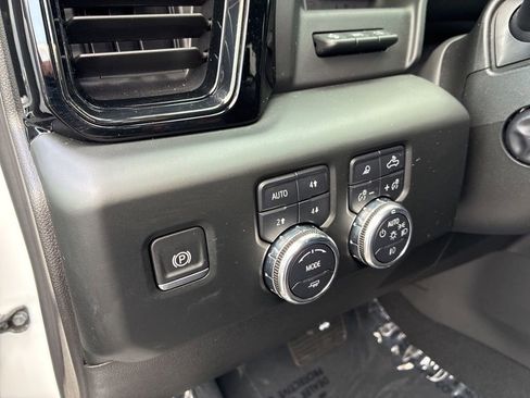 Used 2024 GMC Sierra 1500 AT4 w/ Technology Package AWD/4WD image 19