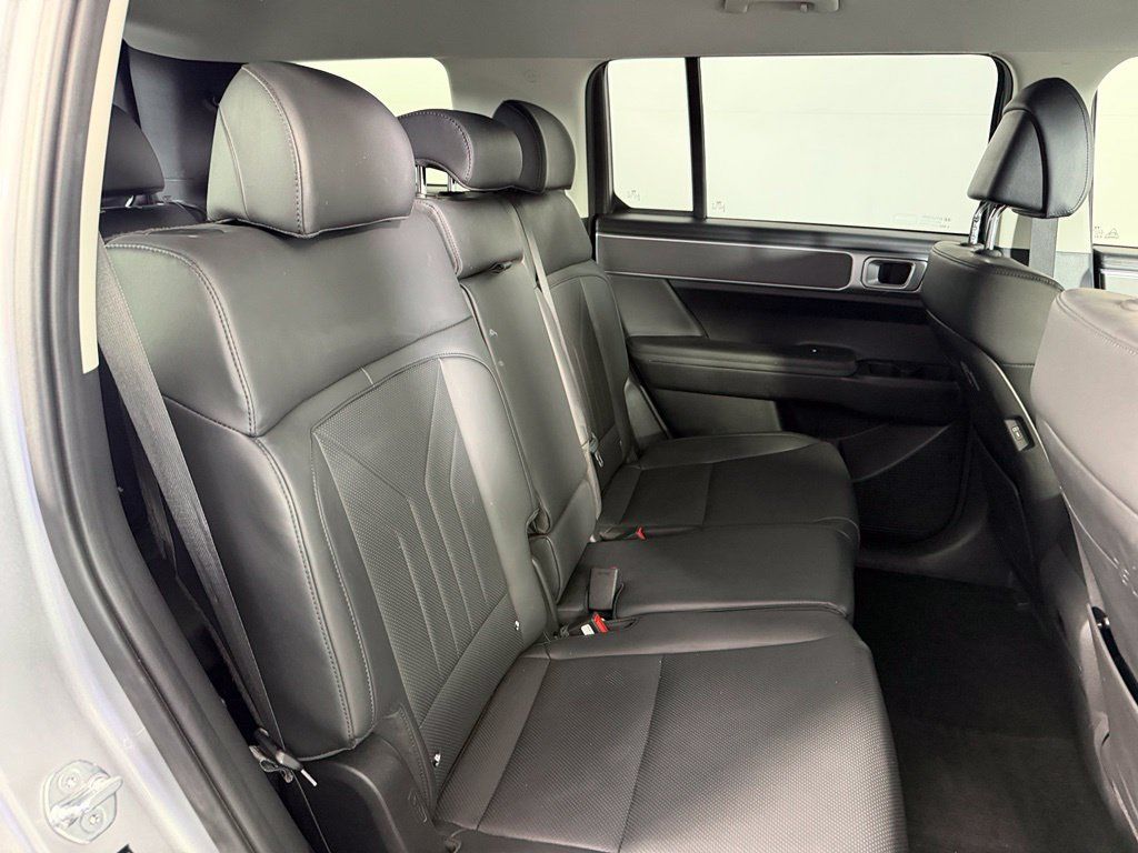 Used 2025 Hyundai Santa Fe SEL AWD/4WD image 18