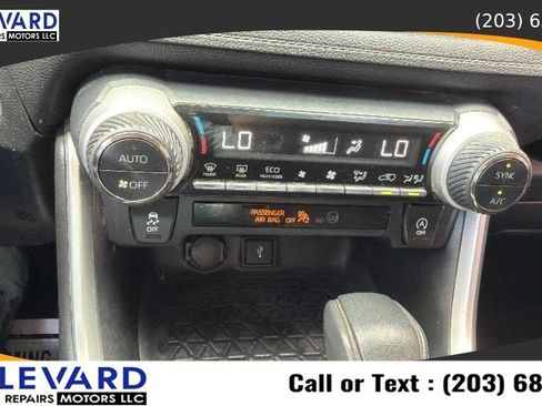 Used 2021 Toyota RAV4 XLE AWD/4WD image 14
