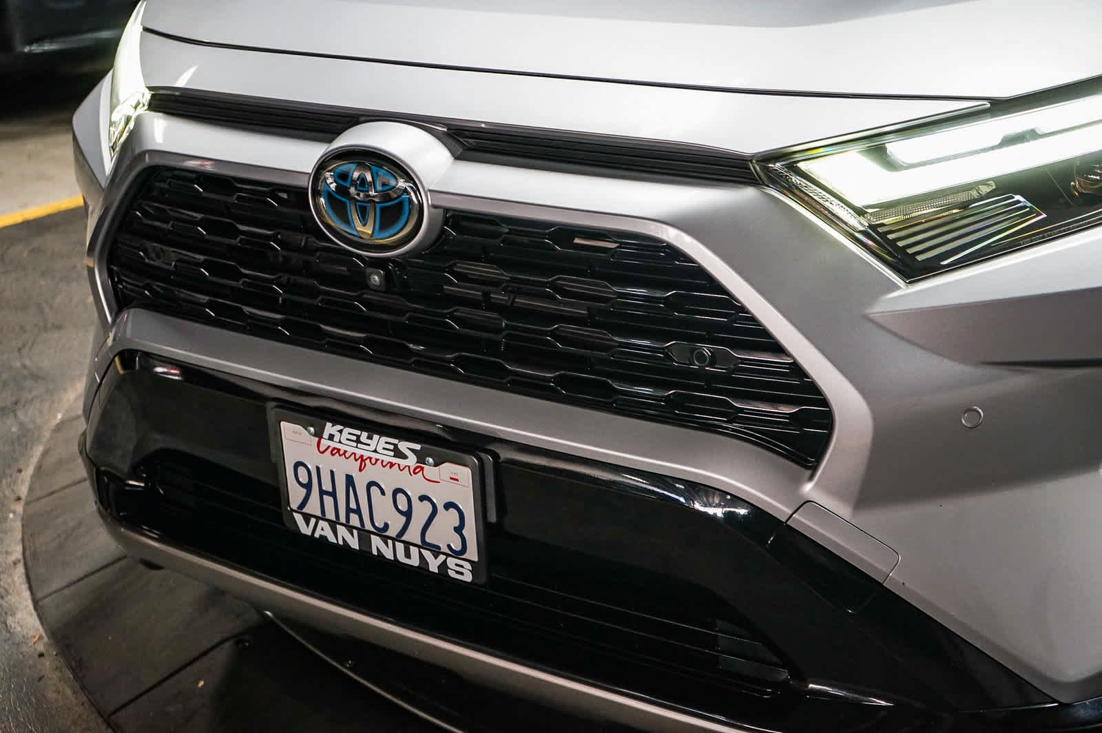 Used 2023 Toyota RAV4 XSE AWD/4WD image 5