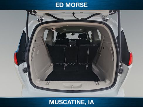 Used 2024 Chrysler Voyager LX image 18