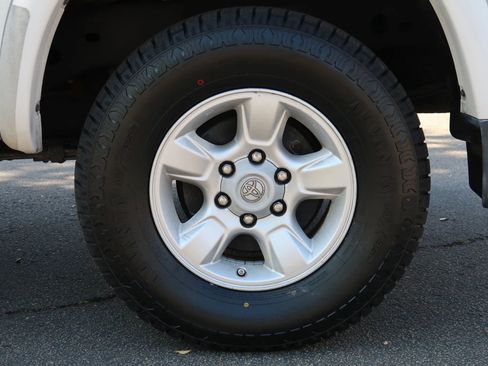 Used 2005 Toyota Tundra Limited image 10