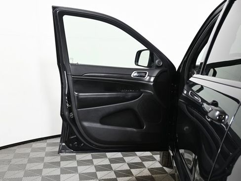 Used 2018 Jeep Grand Cherokee Altitude image 27