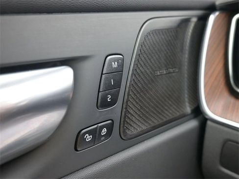 Used 2023 Volvo XC60 B5 Ultimate w/ Climate Package image 30