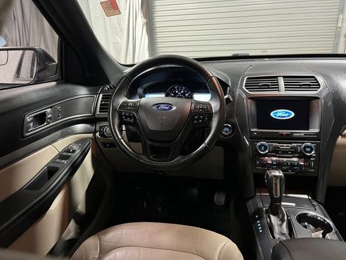 Used 2018 Ford Explorer XLT w/ Equipment Group 202A image 16