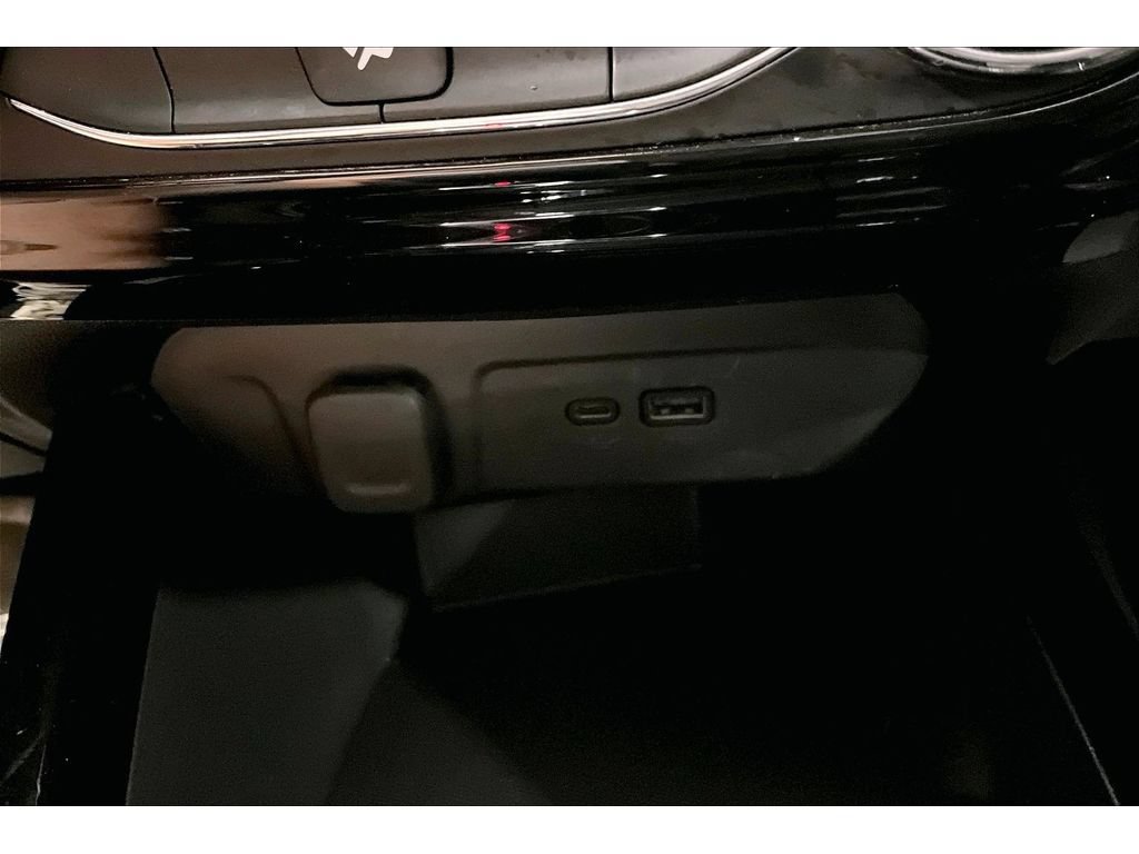 Used 2025 Chevrolet Trax LT FWD image 26