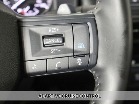 Used 2025 Nissan Rogue SV FWD image 3
