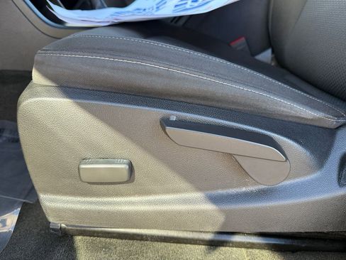 Used 2016 Chevrolet Colorado LT w/ LT Convenience Package image 17