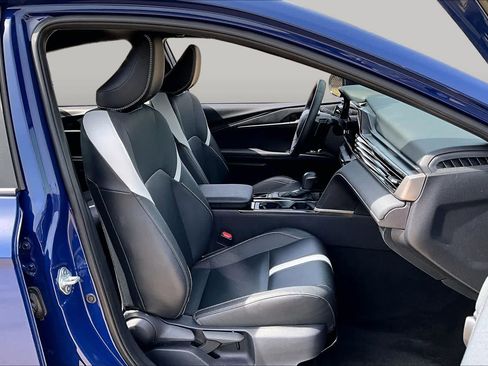 Used 2025 Toyota Camry SE FWD image 9