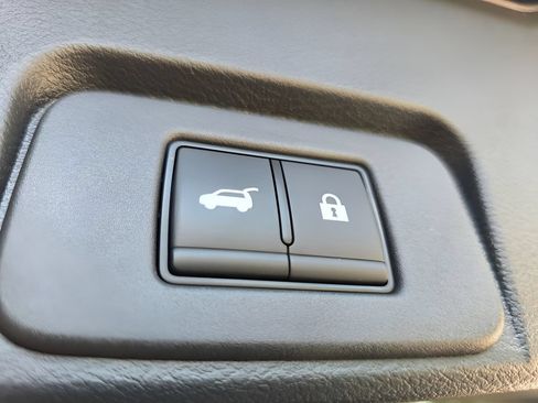 Used 2025 Nissan Rogue Platinum FWD image 8