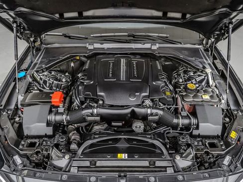 Used 2018 Jaguar XF S image 16