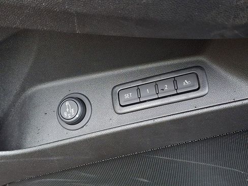 Used 2023 Chevrolet Equinox Premier AWD/4WD image 25