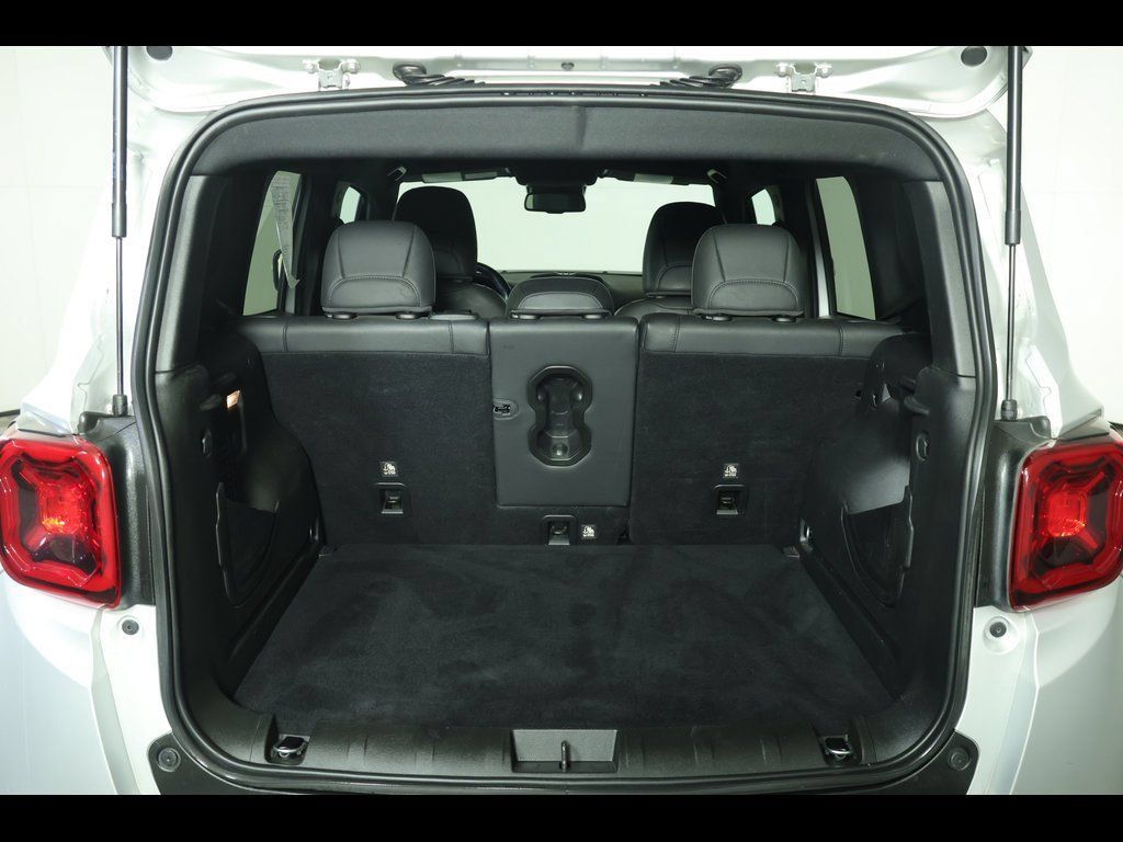Used 2020 Jeep Renegade Altitude AWD/4WD image 9
