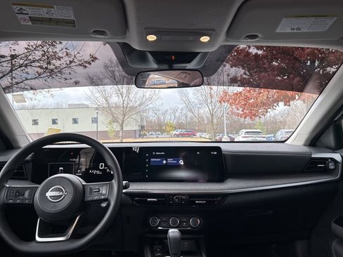 Used 2025 Nissan Kicks SV image 31