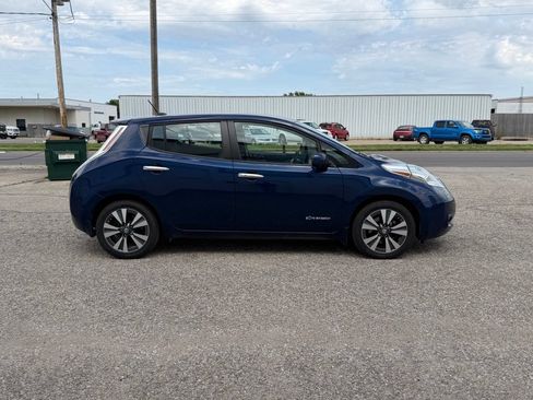 Used 2017 Nissan Leaf SV w/ Premium Package FWD image 3
