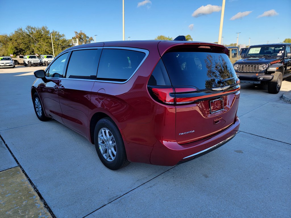 New 2026 Chrysler Pacifica Select FWD image 3