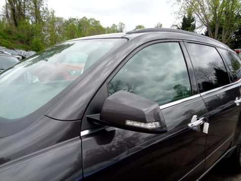 Used 2017 Chevrolet Traverse LT image 11