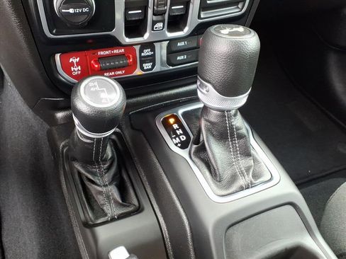 Certified 2024 Jeep Wrangler Rubicon image 9