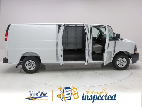 Used 2025 GMC Savana 2500 Extended w/ Driver Convenience Package RWD image 3