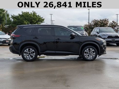 Used 2022 Nissan Rogue SV FWD image 4
