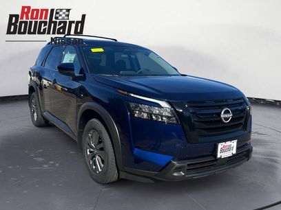 New 2025 Nissan Pathfinder SV w/ Black Appearance Package