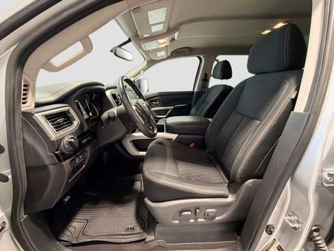 Used 2018 Nissan Titan SV w/ SV Convenience Package AWD/4WD image 16