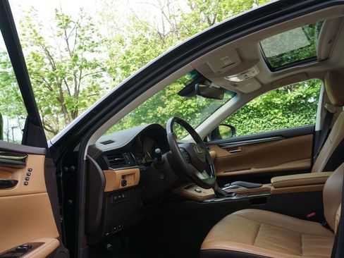 Used 2016 Lexus ES 350 w/ Luxury Package w/Wood Trim FWD image 6