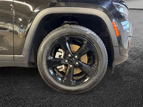 Used 2023 Jeep Grand Cherokee L Laredo image 11