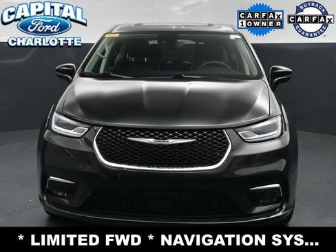 Used 2024 Chrysler Pacifica Limited FWD image 2