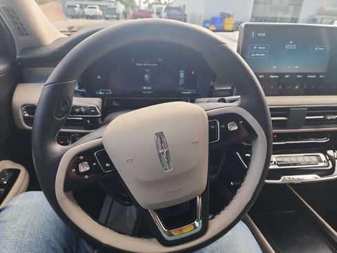 New 2026 Lincoln Corsair Premiere image 36