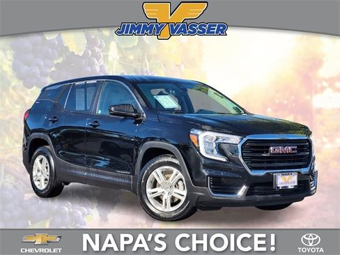 Used 2024 GMC Terrain SLE image 1