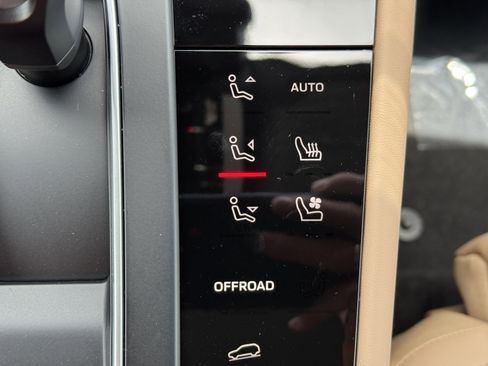 New 2025 Porsche Macan image 32