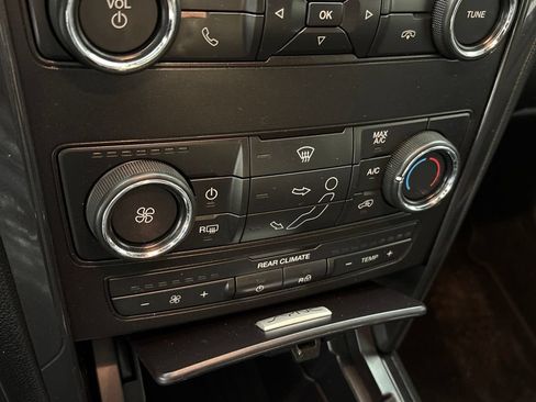 Used 2019 Ford Explorer XLT FWD image 30