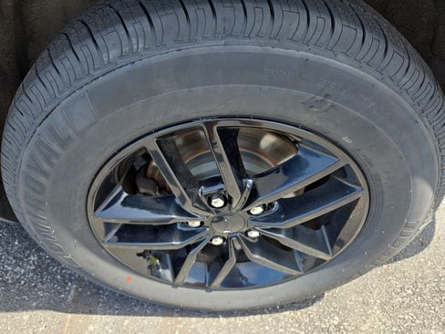 Certified 2017 Jeep Grand Cherokee Limited AWD/4WD image 12