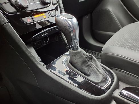 Used 2022 Buick Encore Preferred w/ Safety Package image 10