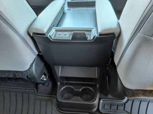 Used 2025 Toyota Sienna LE image 8