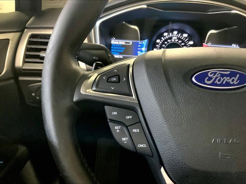 Used 2017 Ford Fusion SE w/ Equipment Group 201A image 23