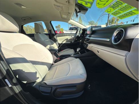 Used 2022 Kia Forte LXS w/ LXS Technology Package image 11