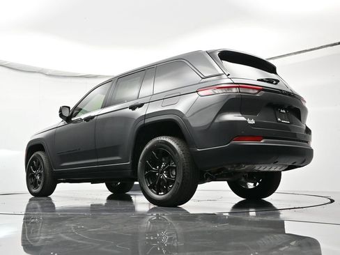New 2026 Jeep Grand Cherokee Altitude RWD image 40