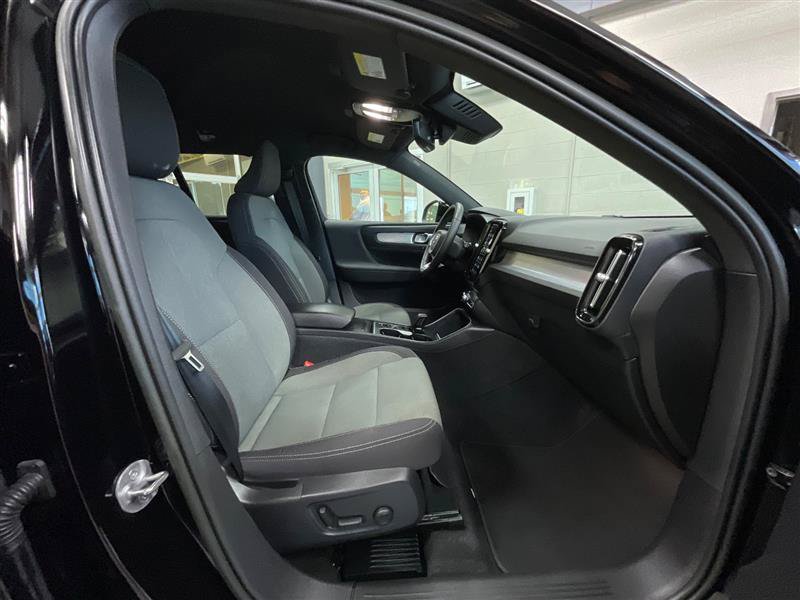 Used 2023 Volvo XC40 B5 Core AWD/4WD image 29