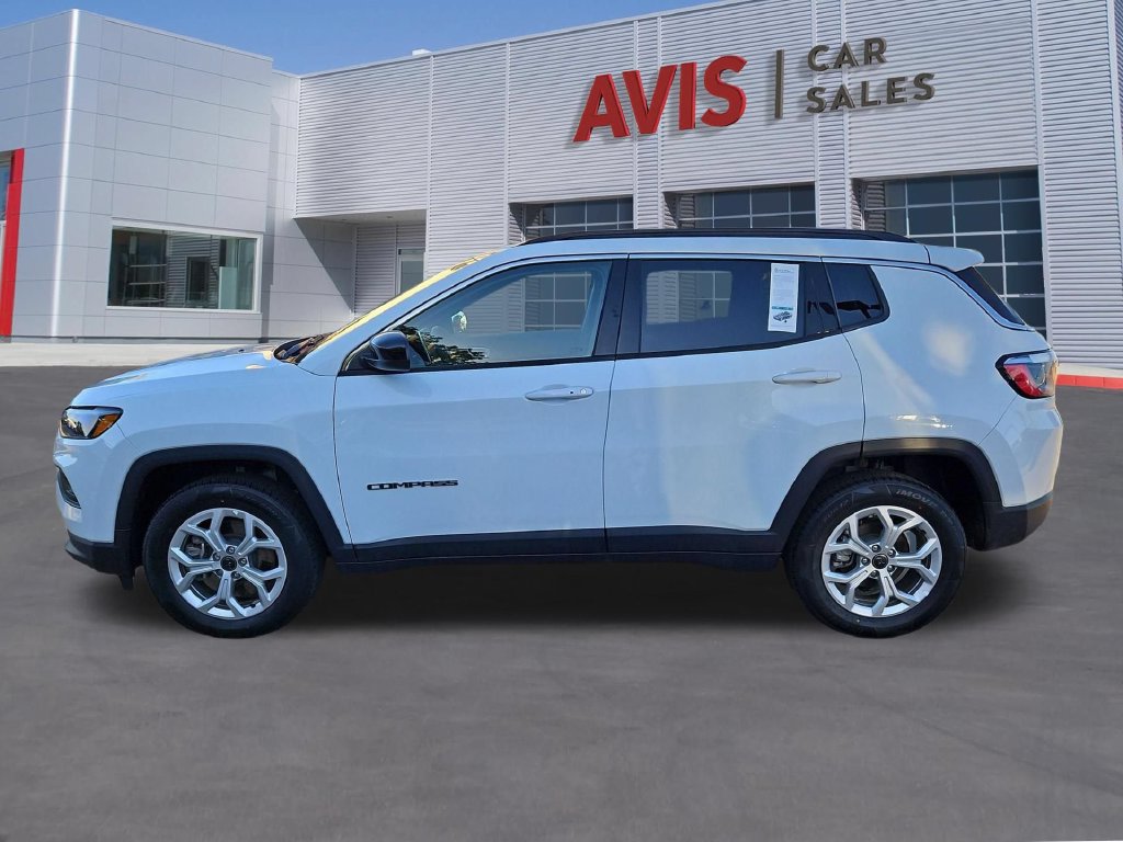 Used 2025 Jeep Compass Latitude AWD/4WD image 8