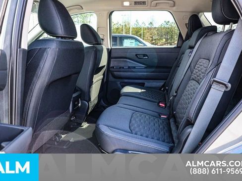 Used 2025 Nissan Pathfinder S image 21
