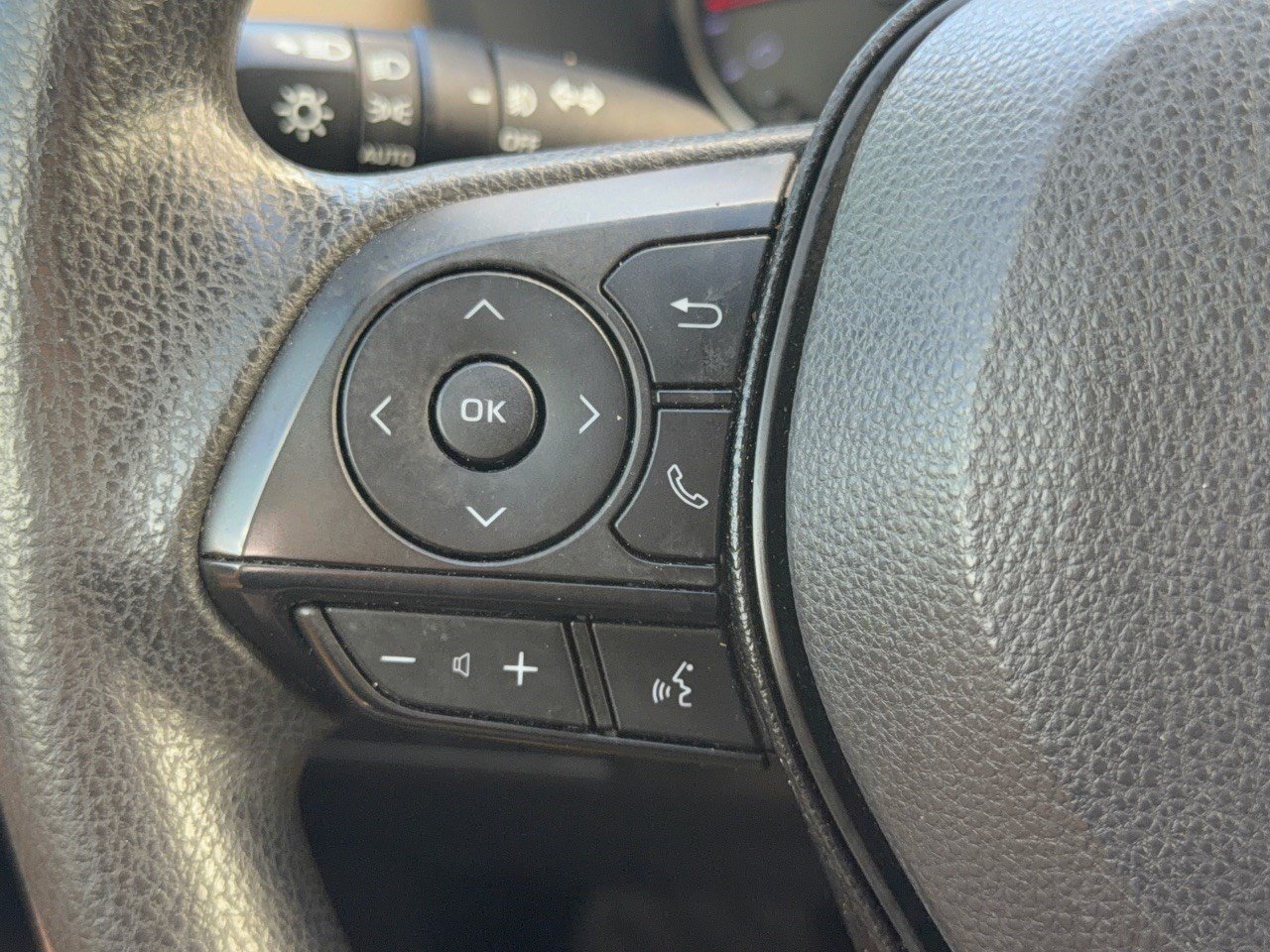 Used 2019 Toyota RAV4 XLE w/ Convenience Package FWD image 18