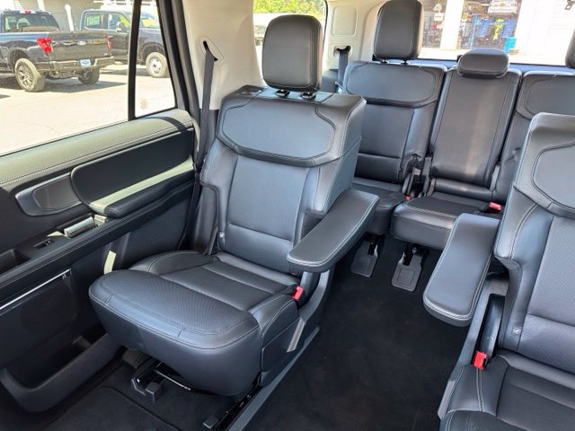 Used 2025 Ford Expedition Platinum AWD/4WD image 41