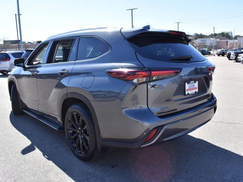 Used 2024 Toyota Highlander Limited image 7
