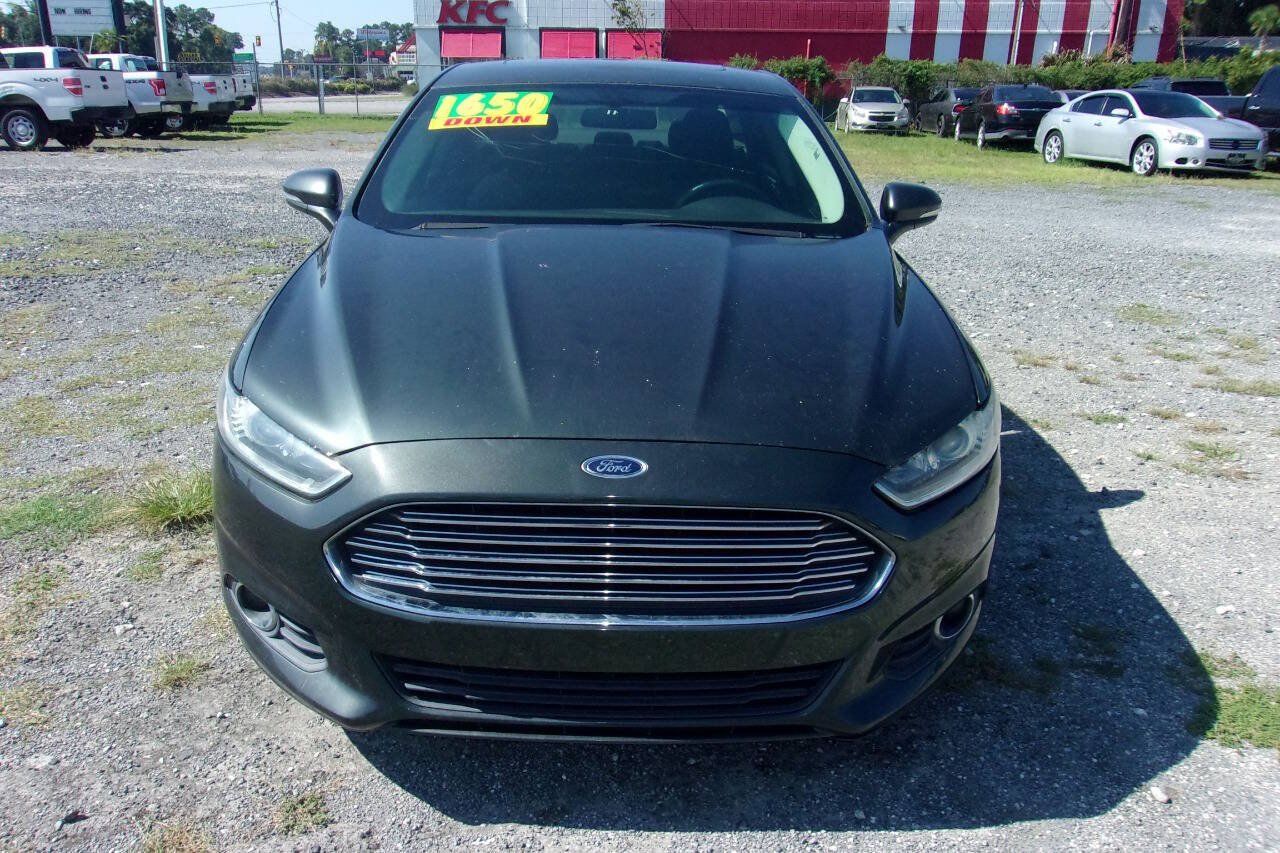 Used 2015 Ford Fusion SE w/ Equipment Group 201A FWD image 2