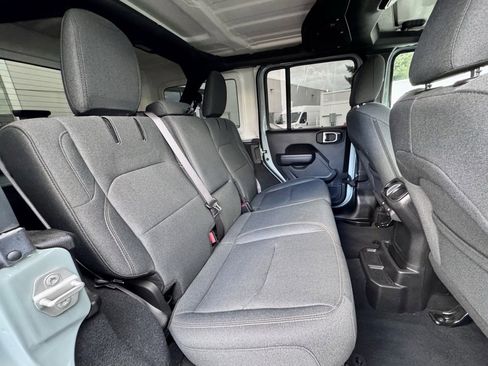 Used 2024 Jeep Wrangler Unlimited image 20